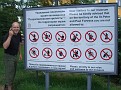 Tom kommentiert Verbotsschilder