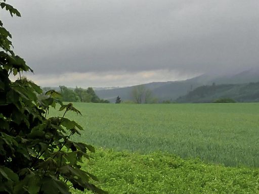 Tiefe Wolken bringen Mairegen